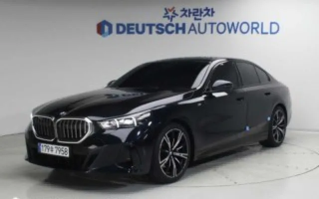 스타렉스벤 중고차 5시리즈 (G60) 530i xDrive 매물 사진 1 - 2024/08 25,236km