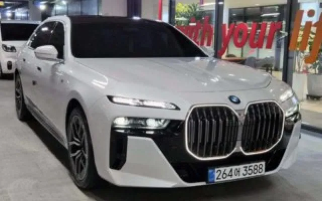 스타렉스벤 중고차 7시리즈 (G70) 740i xDrive M 스포츠 매물 사진 14 - 2025/06 11,460km