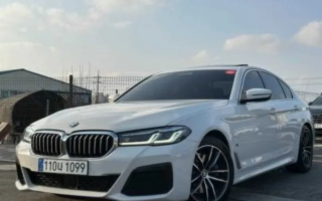 스타렉스벤 중고차 5시리즈 (G30) 520i M 스포츠 매물 사진 9 - 2022/01 117,265km